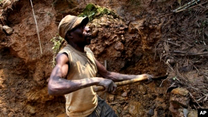 Eastern Congo’s gold-rich province bans mining activities to ‘restore order.