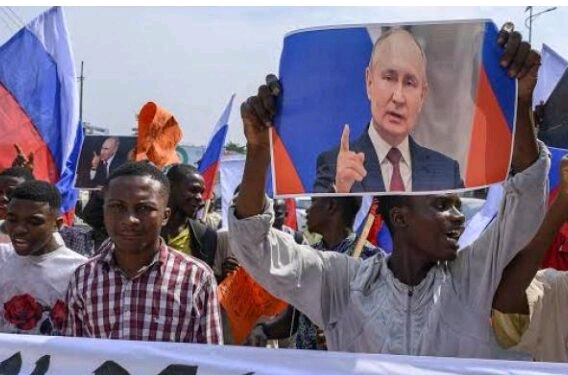 NIGERIA: Protesters March in Kano, Fly Russian Flag, Urge Putin to Intervene in Nigeria’s Crisis