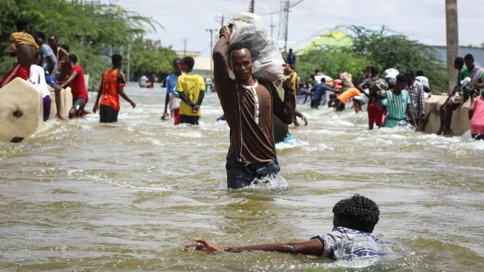 SOMALI: Nearly 250,000 flee as floods transform Somali city into ‘an ocean